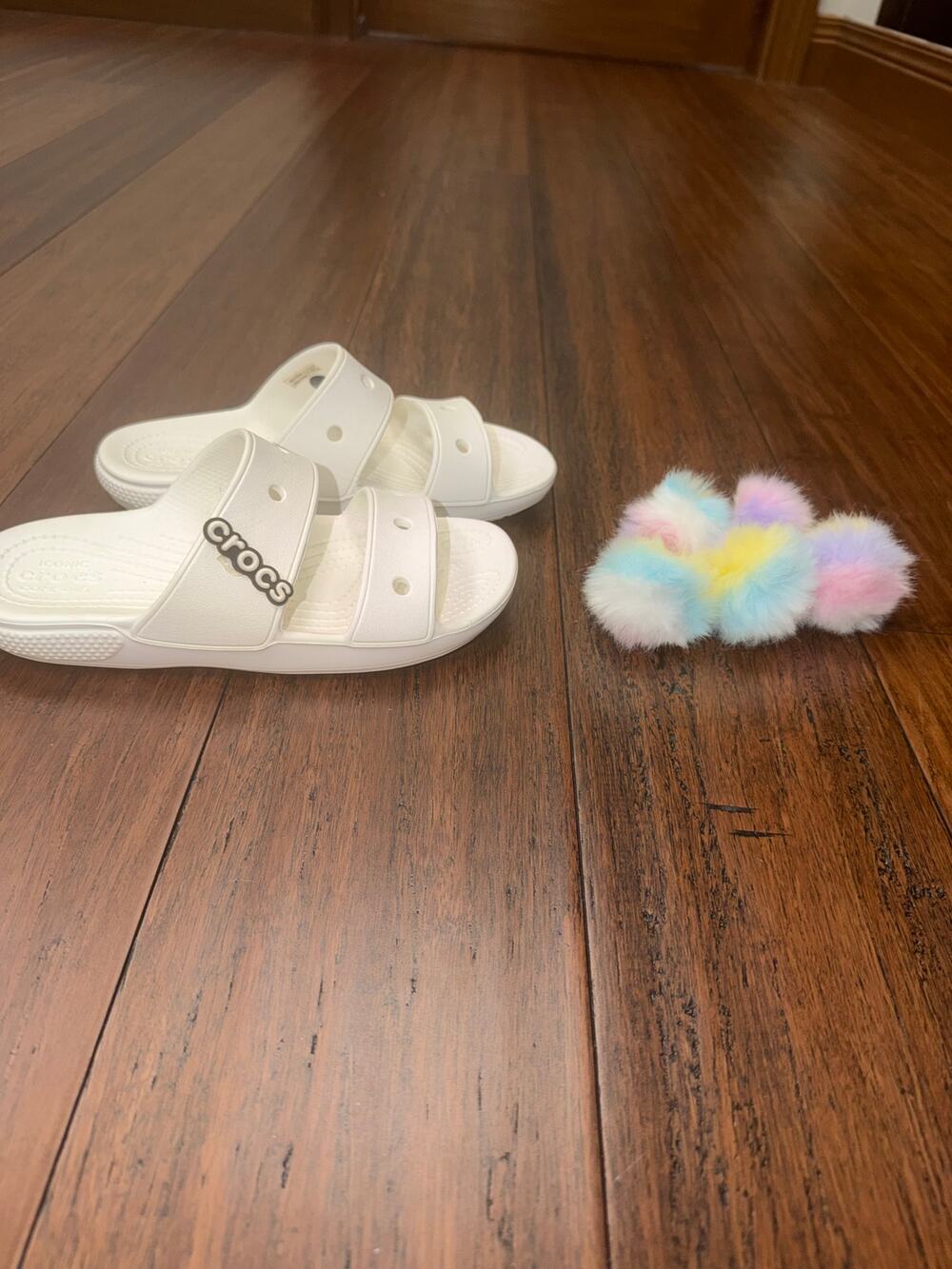 Crocs Classic Fur Sure Sandal in white Pom Pom (3) 5 womens